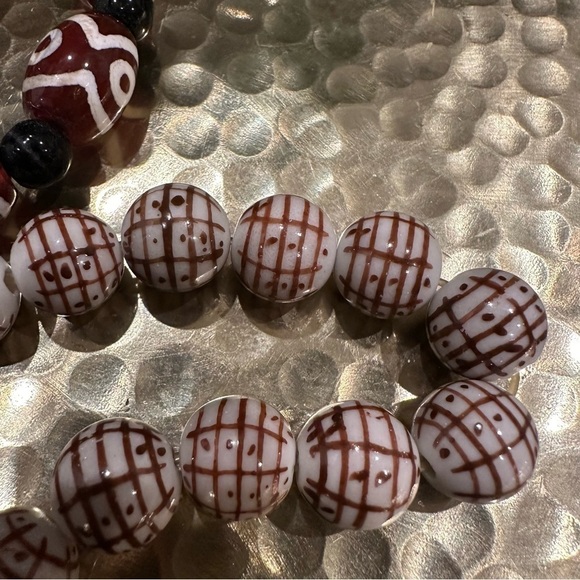 Pair of vintage glass bead bracelets elastic expandable brown and white - Picture 11 of 12